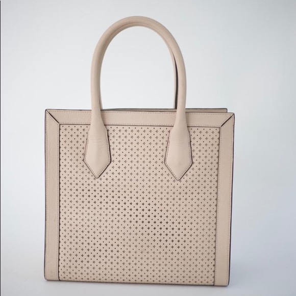 Henri Bendel shoulder bag. - Picture 2 of 7